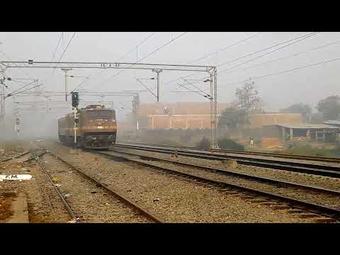 नया साल मनाने जाते रेल इंजन