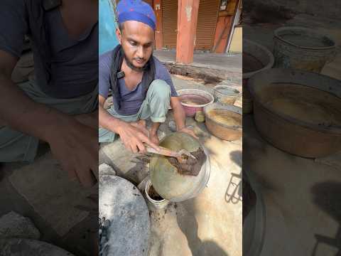 मुस्लिम भाई ने काले बर्तन को चमका दिया 👌😱 #trending #youtubeshorts