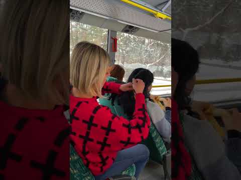 Una chica ensució un autobús y lo lamentó #shorts #short #español