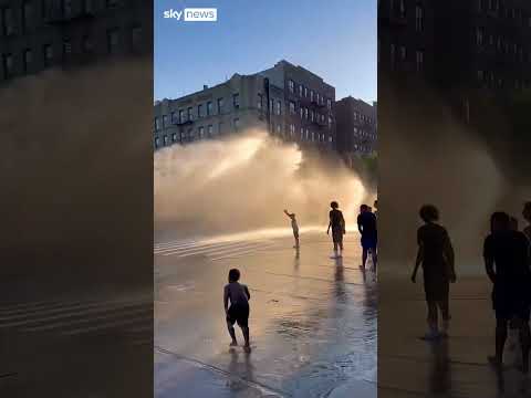 New Yorkers cool down during heatwave