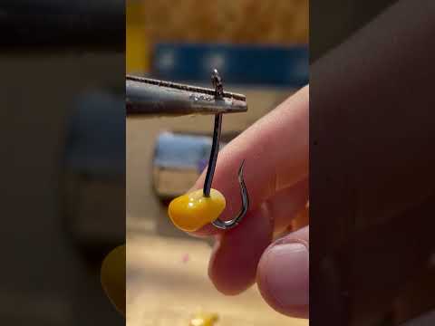 How to hook corn like a pro — it won’t fall off!#FishingHack #CornBait #OutdoorUSA