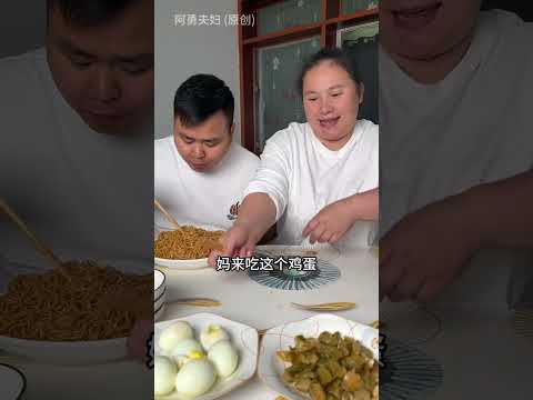 Mom expected her stupid husband to eat alone, so she didn't let him eat meat