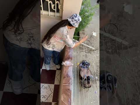 واحد جيب حبيبتو عند البيت شوفو مزيكا بيعمل اي