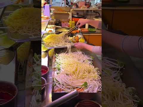 花10块钱吃藏在东北菜市场的板前炒面店！还有VIP座位？ #路边摊美味
