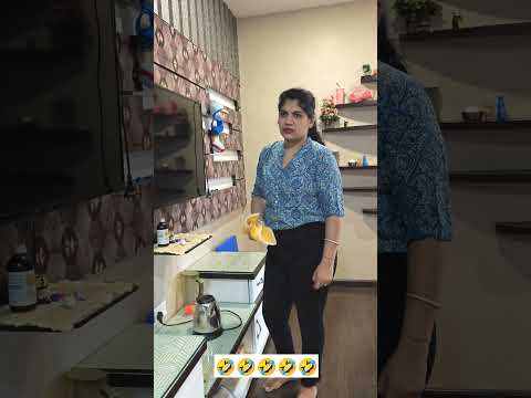 dusting ke liye new kamwali ๐๐#cat#funny comedy#short#viral