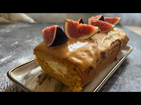 Пряний морквяний кекс з сирною начинкою та кремом