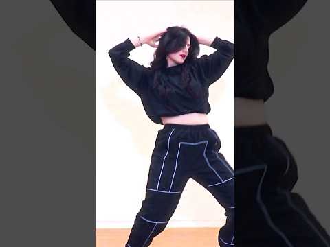 #AkhiyaanGulaab 🎵🧬 ELIF KARAMAN DANCE | #dance #smooth #bollywood