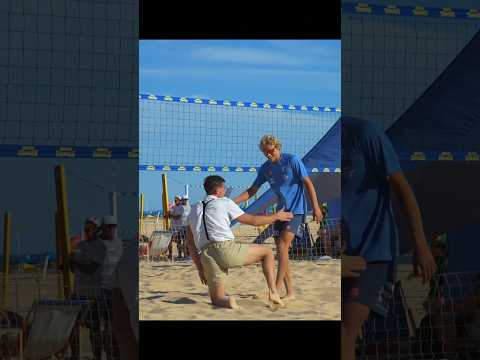Nerd plays with the BEST beach volley players 🙌🤝 #volleyball #prank #nerd