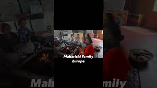 महर्षि परिवार सनातन विश्व की ओर | जय अंबे गौरी | सनातन धर्म की जय हो | #MaharishiAazaad