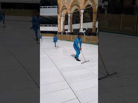 Cleaning the workers of Al Haram Al Makkiتنظيف النظافه عمال الحرم المكي🕋🤲رالع جدا