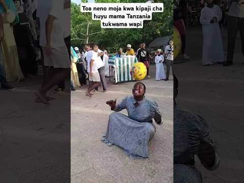 Mama huyu ana uwezo wa ajabu anachezea mpira kichwani