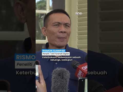 Momen Gibran Peluk Rismon di Istana Wapres dan Beri Parsel