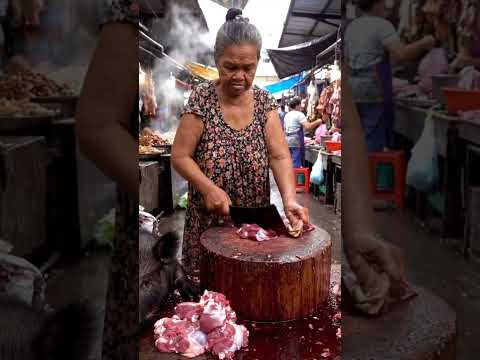 selling a wild boar in a wet market in the Philippines #wildboar #wetmarket #exoticfoods #exotic
