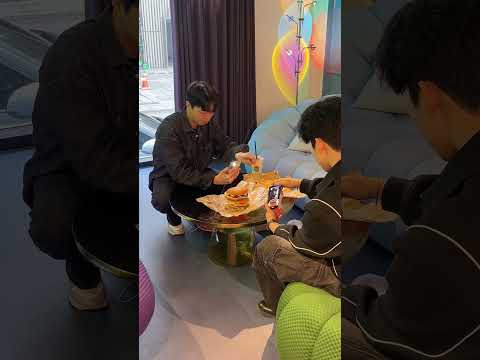 누가 댓글로 음식 입장도 들어봐야한다해서..
