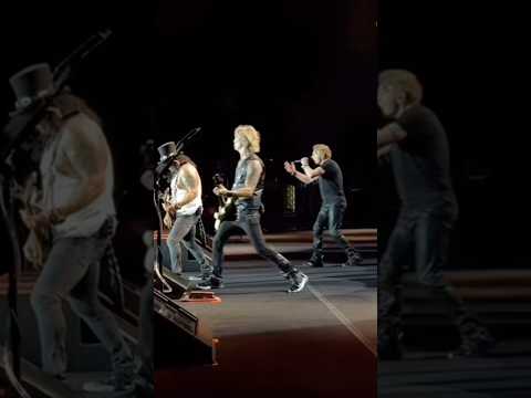 How a Guns N’ Roses show builds pressure before release #gunsnroses