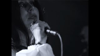 Chelsea Wolfe covering Joni Mitchell's "Woodstock" live in Portland