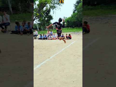अपना टैलेंट वही दिखाओ जहाँ कोई और नहीं दिखा सकता 💯✅.#volleyball #fintessbablushort