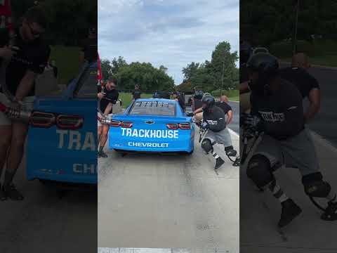 Jerick Newsome went from full court presses to 8 second pit stops in NASCAR. #pitcrew #kapcam