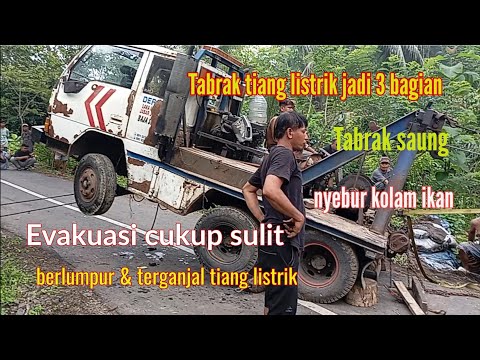 Proses evakuasi Truk box