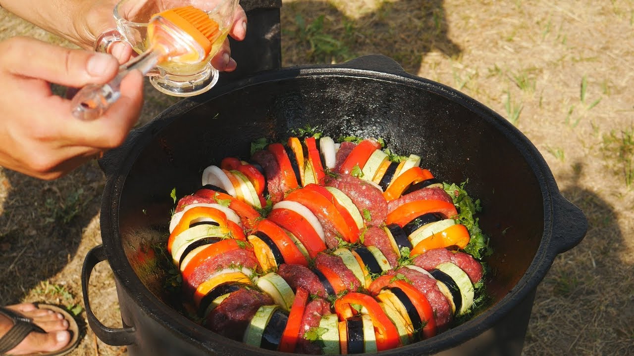 Рататуй с мясом в казане на костре 0