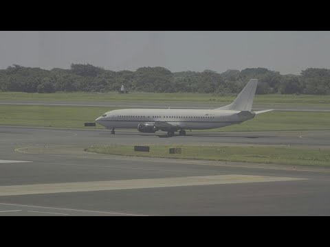 Planes transporting migrants jailed in El Salvador head to Venezuela | AFP
