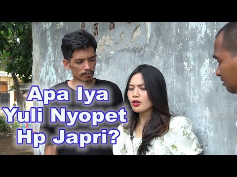 Apa Iya, Yuli Nyopet Hp Japri?