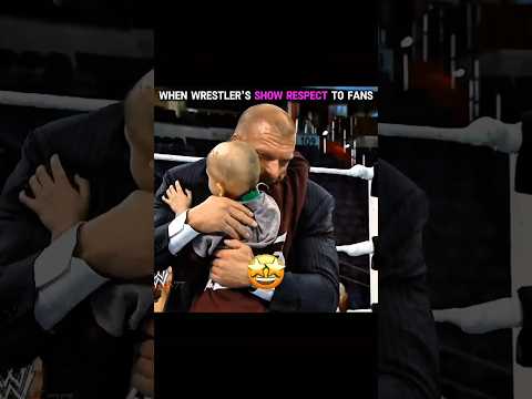 When wrestlers show respect to fans 💙🫡