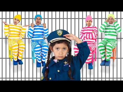 Policía Maddie atrapa a ladrones traviesos 🚔😆