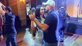 CASAL MOSTROU COMO É QUE SE DANÇA DE VERDADE, A POEIRA SUBIU COM FORÇA ❤️