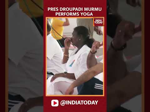 President Droupadi Murmu Joins Others To Perform Yoga On #internationalyogaday2025