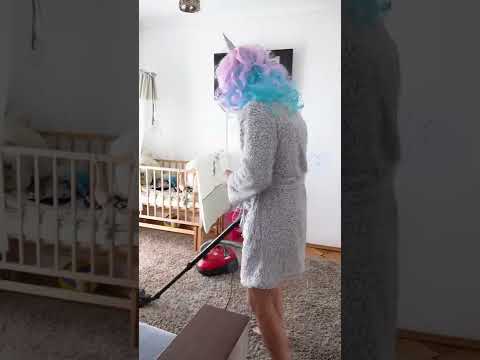 وضع المكنسة الكهربائية المضحكة ? Tiktok by LikeDad show #shorts
