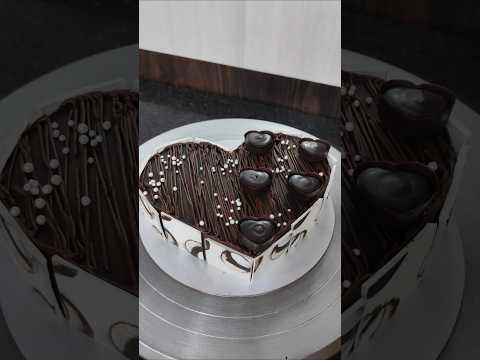 new design heart shape chocolate cake decorating ideas #heartcake #shorts #ytshorts #chocolatecake