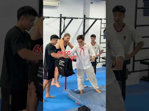 Học sinh cấp 2 vào Gym 🤫, (trò đùa balo 👝 60kg! #sonhanma #calisthenics #publicreactin #reaction