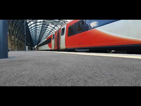 Class 91 leaving Kings Cross with super loud 2 tone horn
