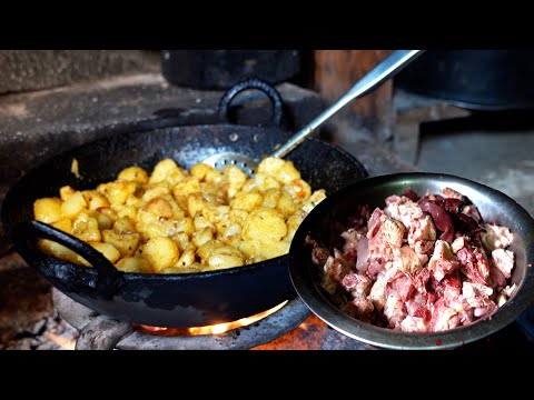 chicken potato curry in the village || village cooking natural recipe || @nepalivillagekitchen