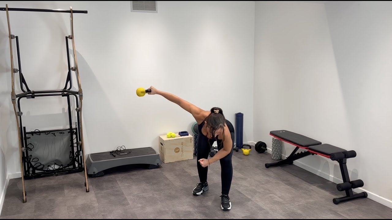 Alzata posteriore con kettlebell a un braccio