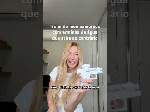 Trollei ele com arminha de água que atira ao contrário…
