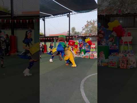 Derrotando a bowser 🎉🥳 #showinfantil #baile #viral #mario #bowser #luigi #follow