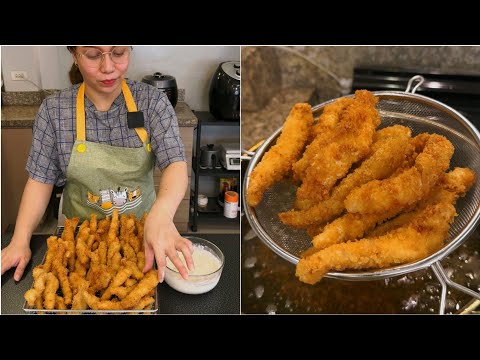 Crispy chicken fillet with white sauce