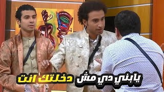 خاطر اتخض من علي ربيع لما دخل في وقت مش بتاعه على المسرح 😂 الجمهور هلكان ضحك