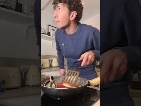 Guardate cosa combina e se la prende con me