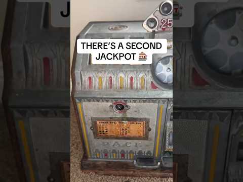 THIS MACHINE HAS A SECOND JACKPOT?! WHAT?!