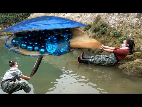 💎🎁🎁💎💎A giant blue clam with a desirable blue pearl gemstone, extremely beautiful