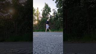 Hin und Her im Handstand #Handstand #calisthenics #parkour #freerunning