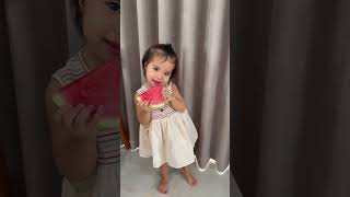 Kind mom & Poor baby || Chị gái tranh giành miếng dưa hấu #shorts