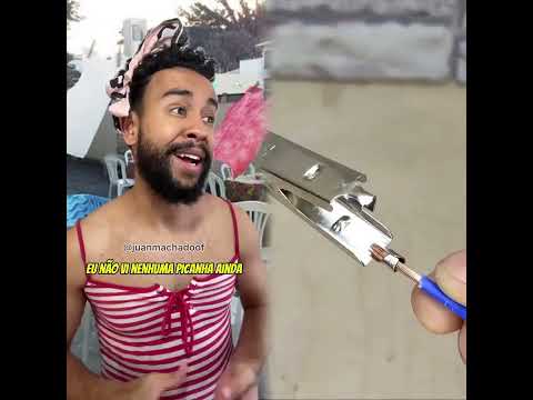 A Rica no aniversário da amiga pobre.