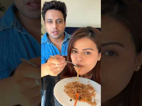 Worst Rated Restaurant vs Best Rated Restaurant Hakka Noodles #shorts #ashortaday