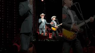 Tom Gaebel und seine Band mit dem Song „Merry Christmas everyone“ am 13.12.2025 ￼
