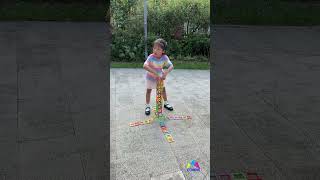 Wer baut am fokussiertesten? – Das Outdoor-Magnetbaustein Duell