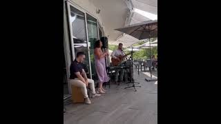 Acoustic Soul live Watermelon Sugar mit Sängerin OZ https://acoustic-soul.de